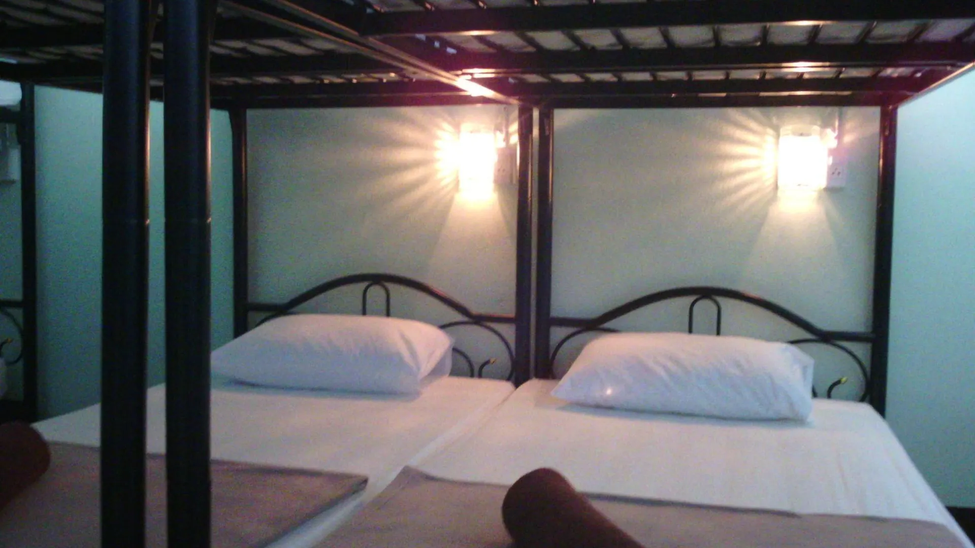 Baan Mook Anda Hostel Koh Lanta Thailand