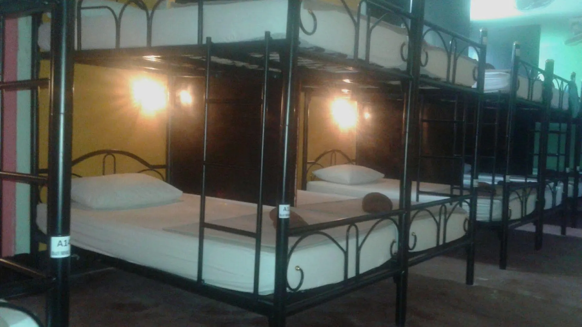 Baan Mook Anda Hostel Koh Lanta Thailand